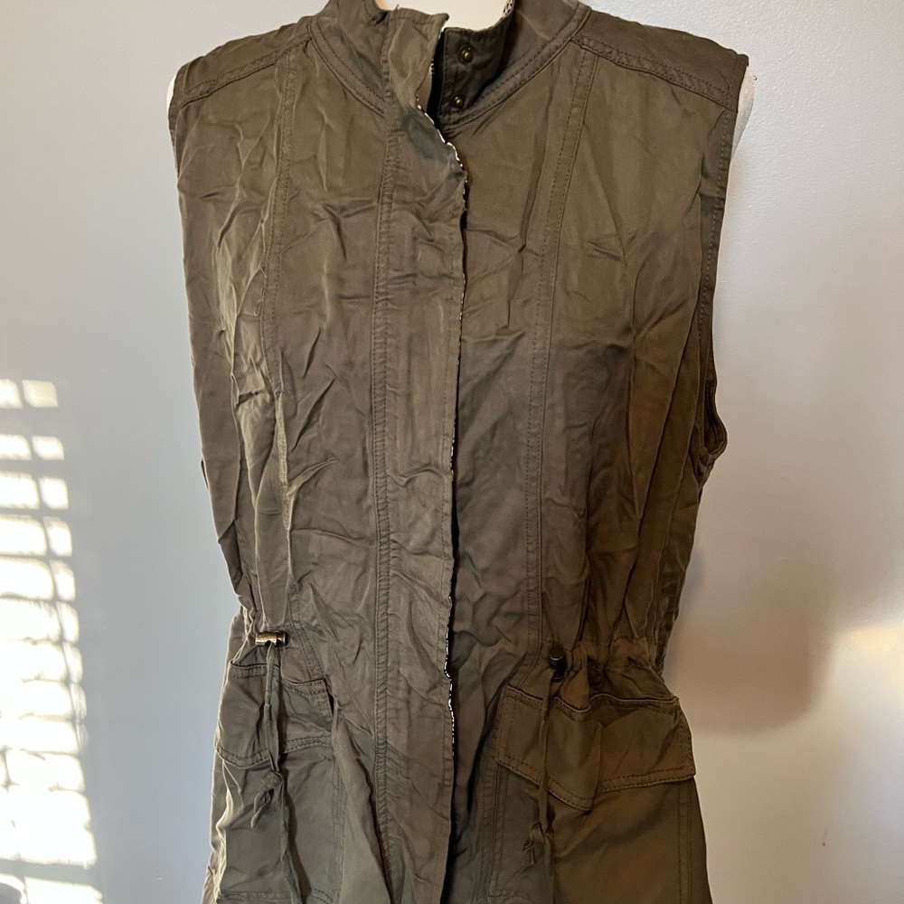 Utility Vest Jacket - Picture 2 of 5
